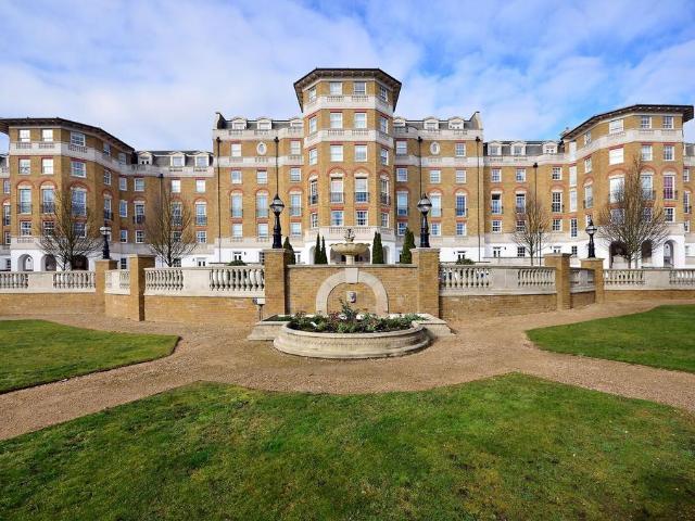House for rent in Southfields, Greater London