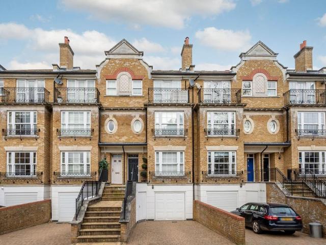 House for rent in Southfields, Greater London