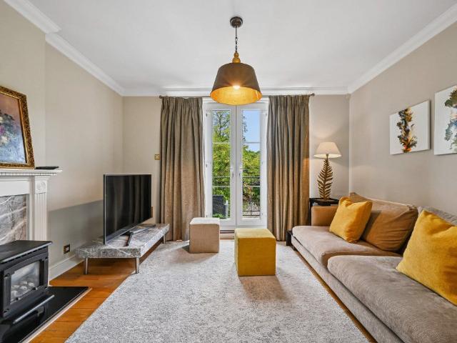 Apartment for rent in Southfields, Greater London