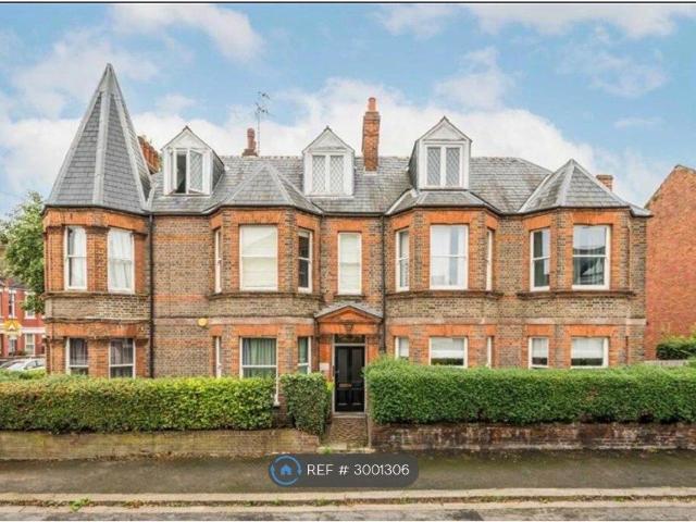 Apartment for rent in Dollis Hill, Greater London