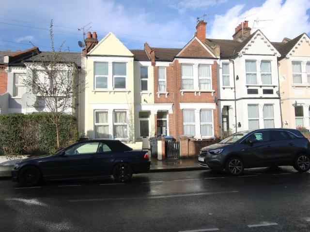 Apartment for rent in Dollis Hill, Greater London