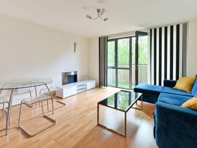 Apartment for rent in London Borough of Merton, Collier's Wood