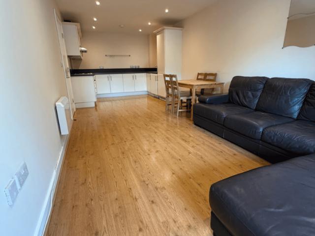 Apartment for rent in London Borough of Merton, Collier's Wood