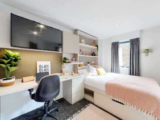 Room for rent in South Lambeth, Greater London