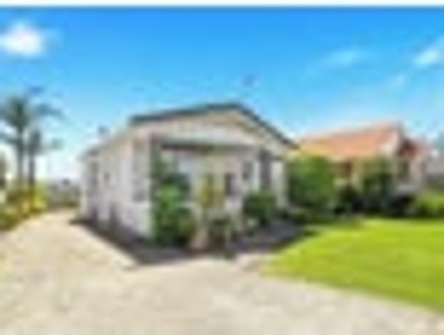 House for sale in Ōwairaka, Albert-Eden