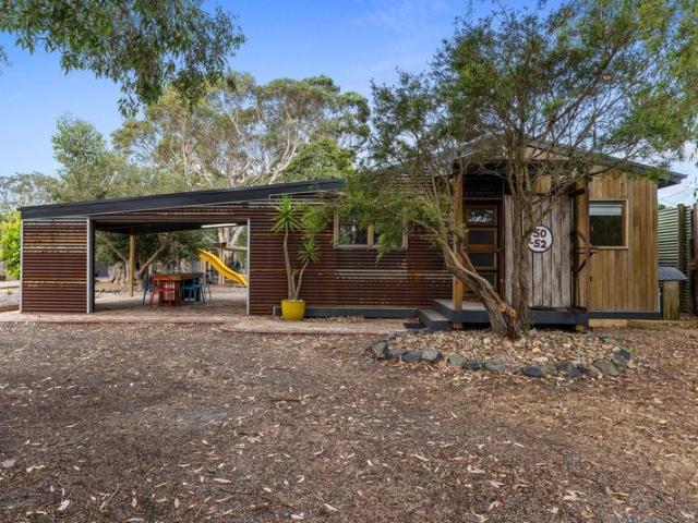 House for sale in Victoria