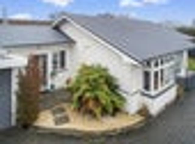 House for sale in Chaslands, Canterbury