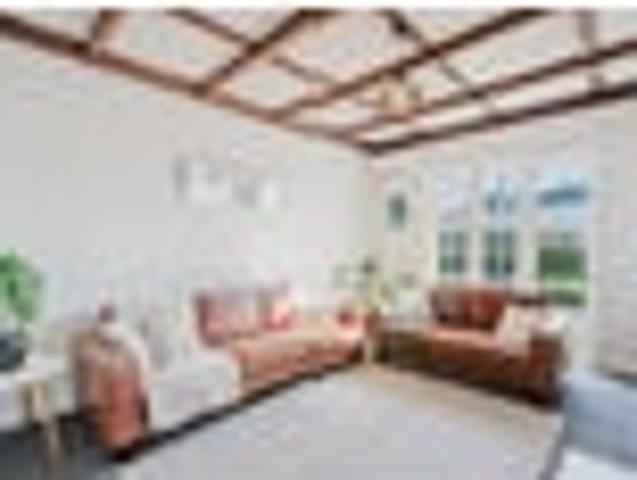 House for sale in Hamilton East