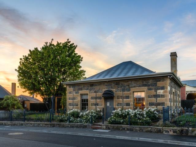 Showroom for rent in Battery Point