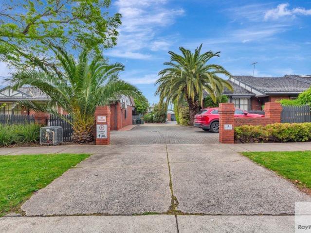 Townhouse for rent in Essendon North, Melbourne