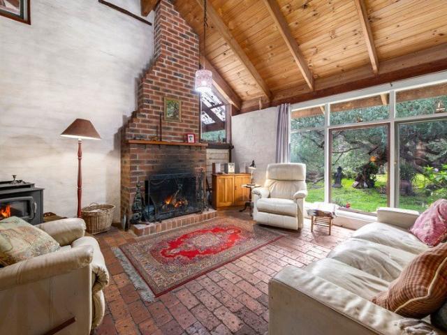 Cottage for sale in Camerons Creek, Victoria