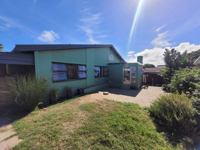 House for sale in Jeffreys Bay, Kouga Local Municipality