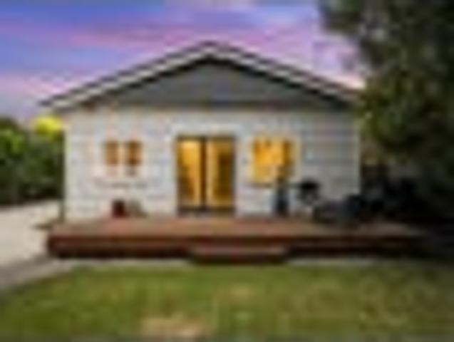 House for sale in Chaslands, Canterbury