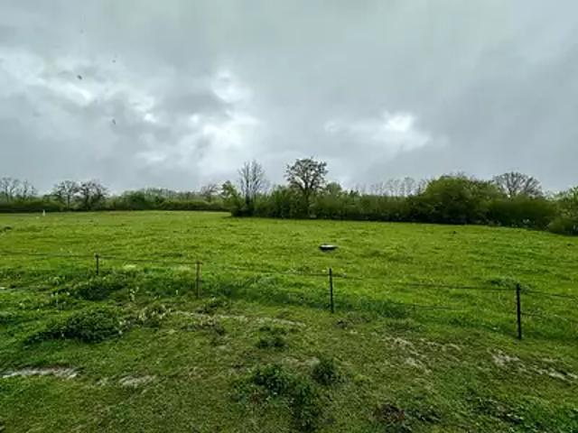 Terrain vente à Riom, Charbonnières-les-vieilles