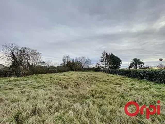Terrain vente à Saint-Amand-Montrond, Charenton-du-cher
