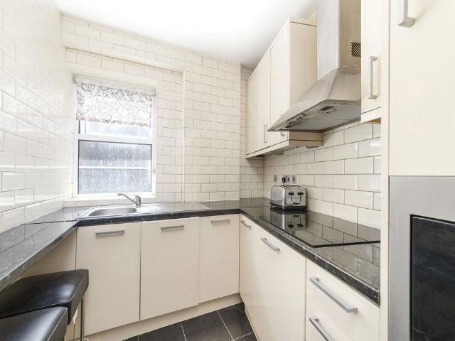 Apartment for rent in Saint Giles, Cat Hill
