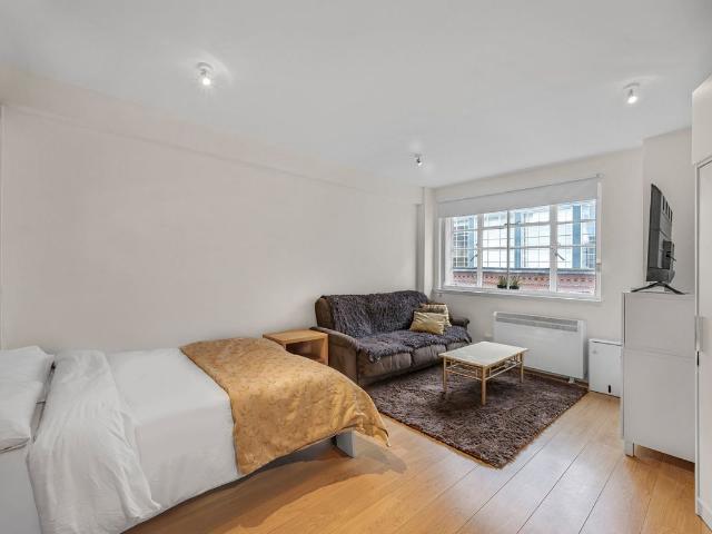 Studio for rent in Saint Giles, Bloomsbury