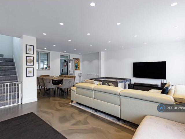 House for rent in Little Stanmore, Greater London
