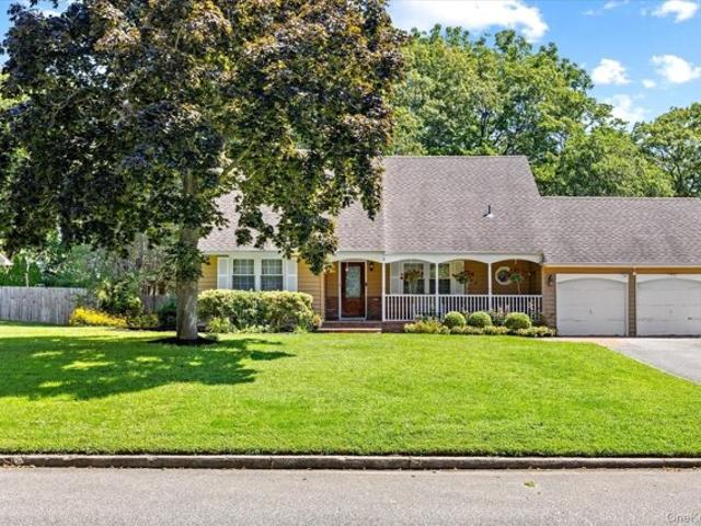 House for sale in Smithtown, New York