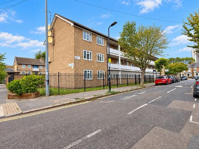 Studio for rent in Clapton Park, Greater London