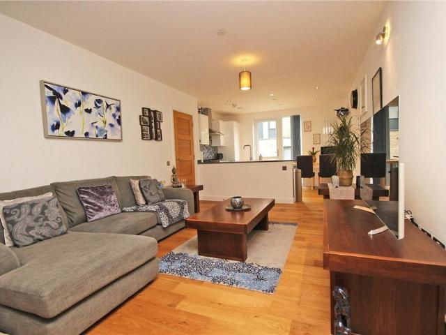 Apartment for rent in Oaklands, Fretherne