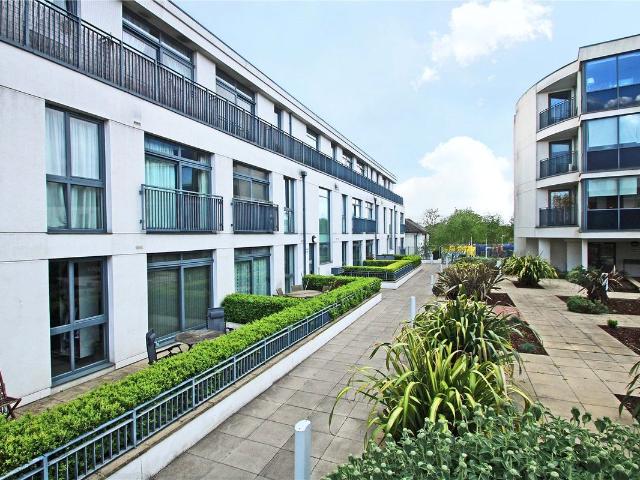 House for rent in Row Town, Surrey