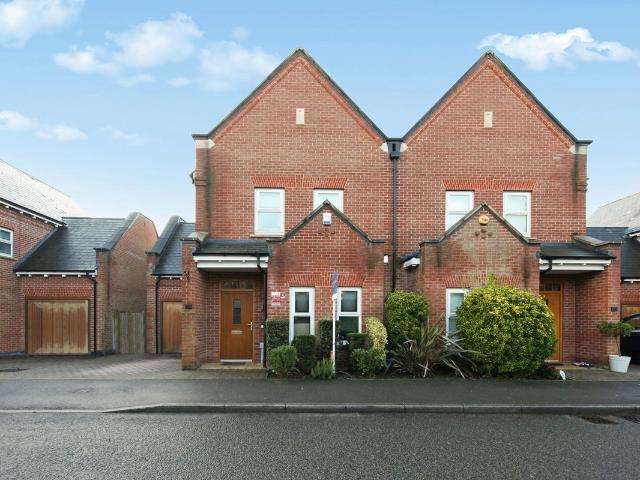 House for rent in London Borough of Barnet, Greater London
