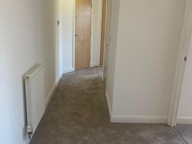 Apartment for rent in Worcester Park Estate, Monks Orchard