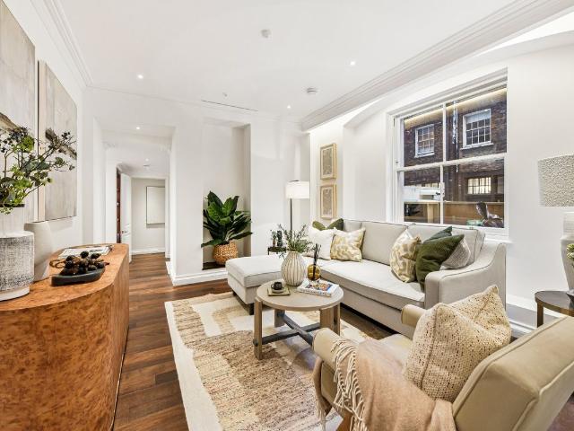 Apartment for rent in Mayfair, Greater London