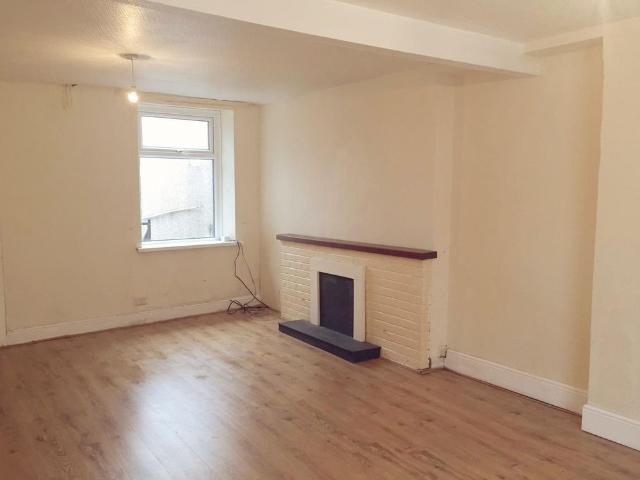 Apartment for rent in Trealaw, Wales