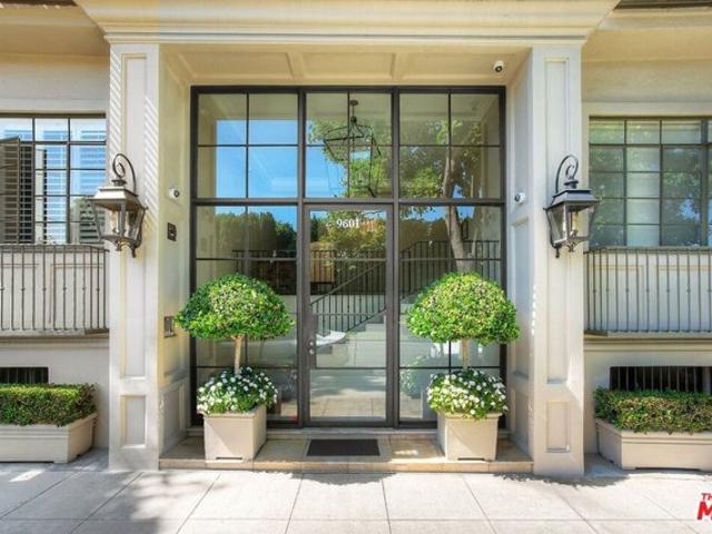 Condo for sale in Beverly Hills, California