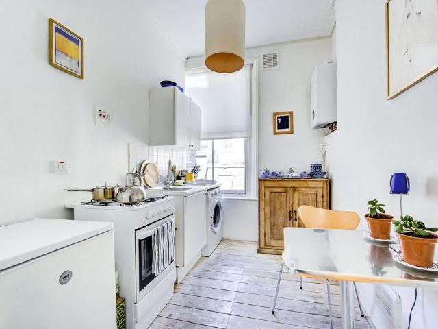 Apartment for rent in West Kensington, Greater London