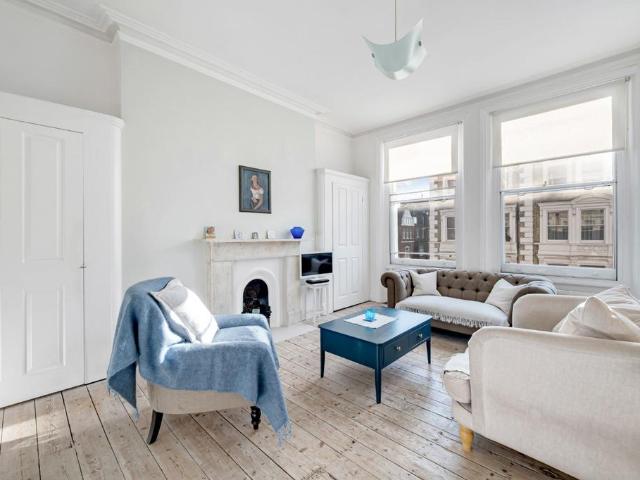 Apartment for rent in West Kensington, Greater London