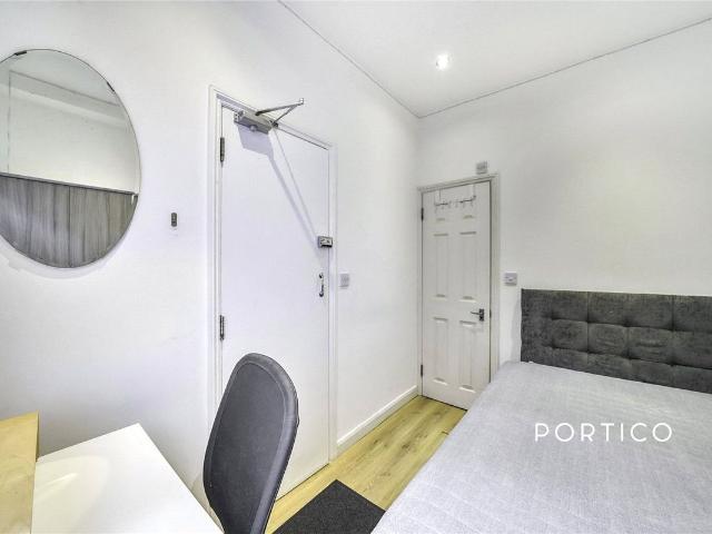 Room for rent in West Kensington, Greater London