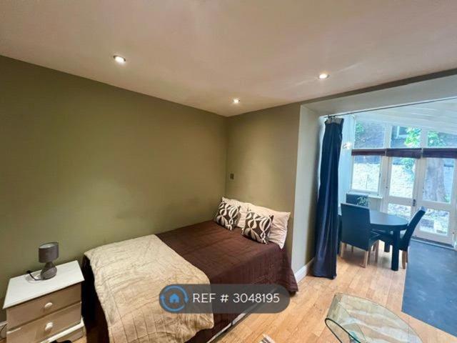 Studio for rent in Kensington, Greater London