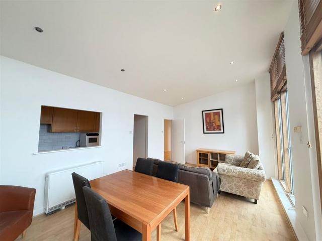 Apartment to rent in Bluebell, North Tipperary