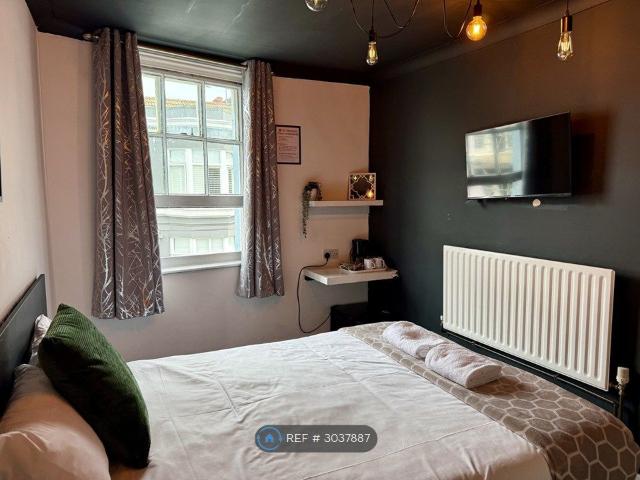Studio for rent in Kemptown, Brighton & Hove