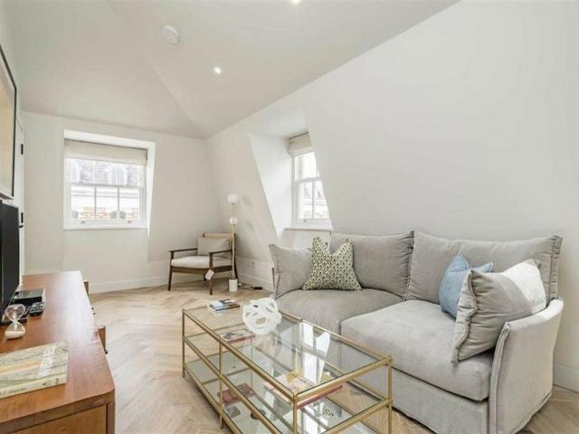 Apartment for rent in Saint Giles, Cat Hill