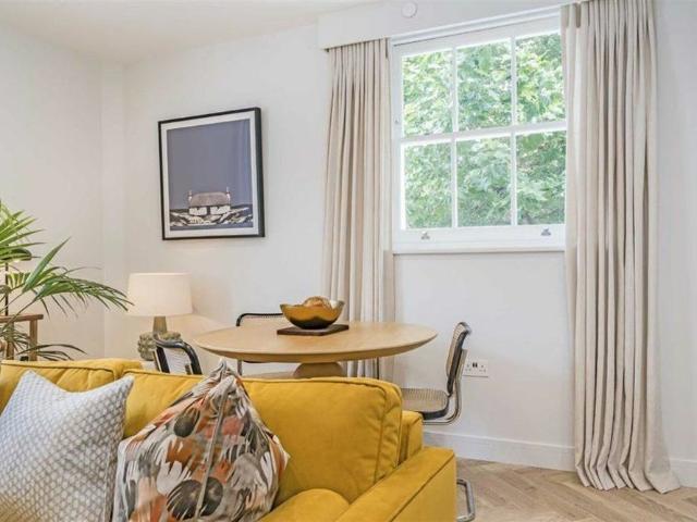 Apartment for rent in Saint Giles, Cat Hill