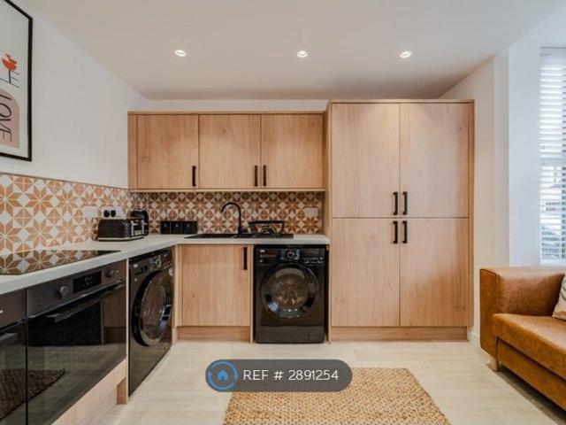 Room for rent in New Bilton