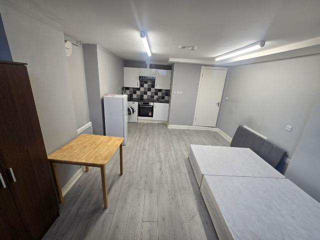 Studio for rent in Charlton, Greater London