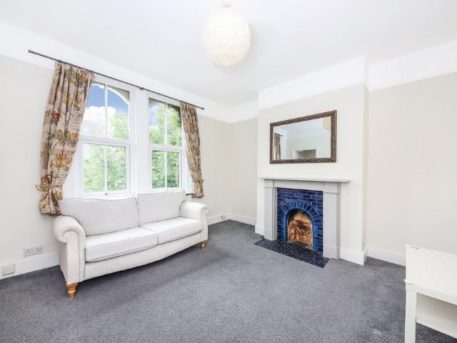 House for rent in Charlton, Greater London