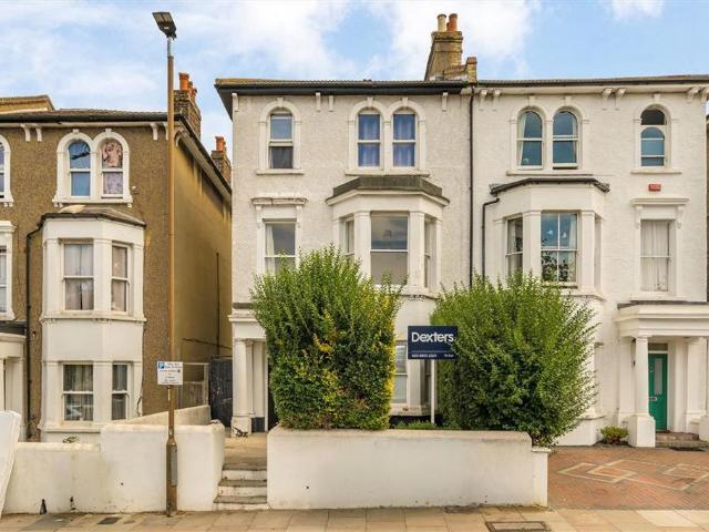 Apartment for rent in Charlton, Greater London