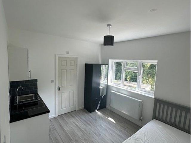Room for rent in Charlton, Greater London