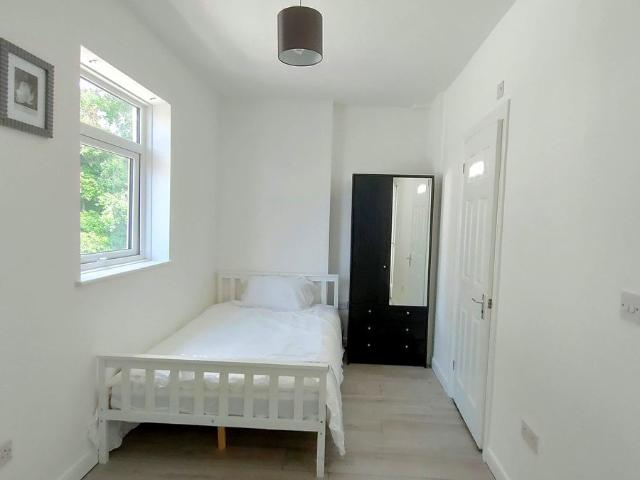 Room for rent in Charlton, Greater London