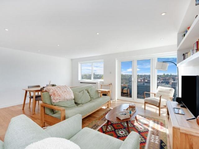 House for rent in London Borough of Barnet, Greater London