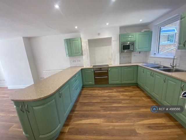 House for rent in Charlton, Greater London