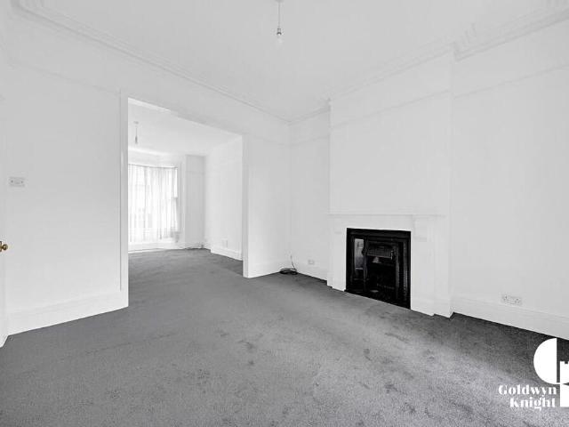 House for rent in Charlton, Greater London