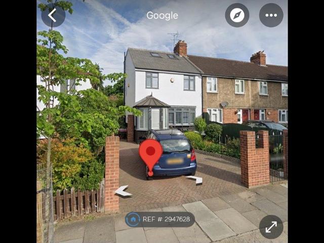 House for rent in Charlton, Greater London