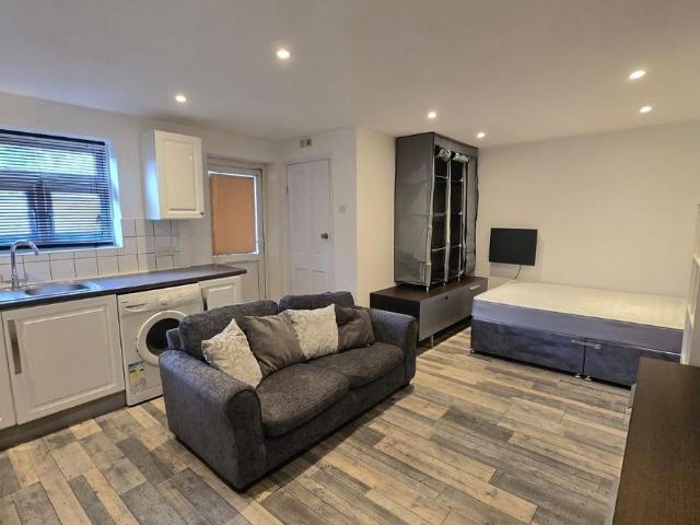 Studio for rent in Ponders End, Greater London